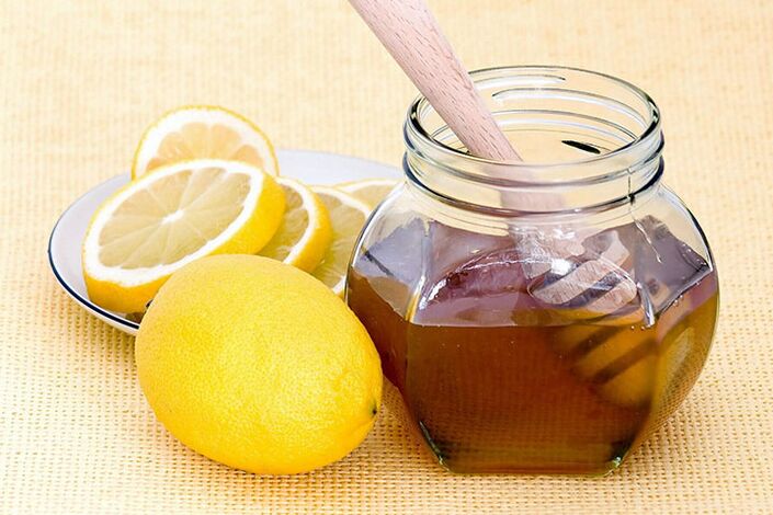 Lemon and honey are ingredients in a mask that perfectly lightens and tightens the skin on the face. 